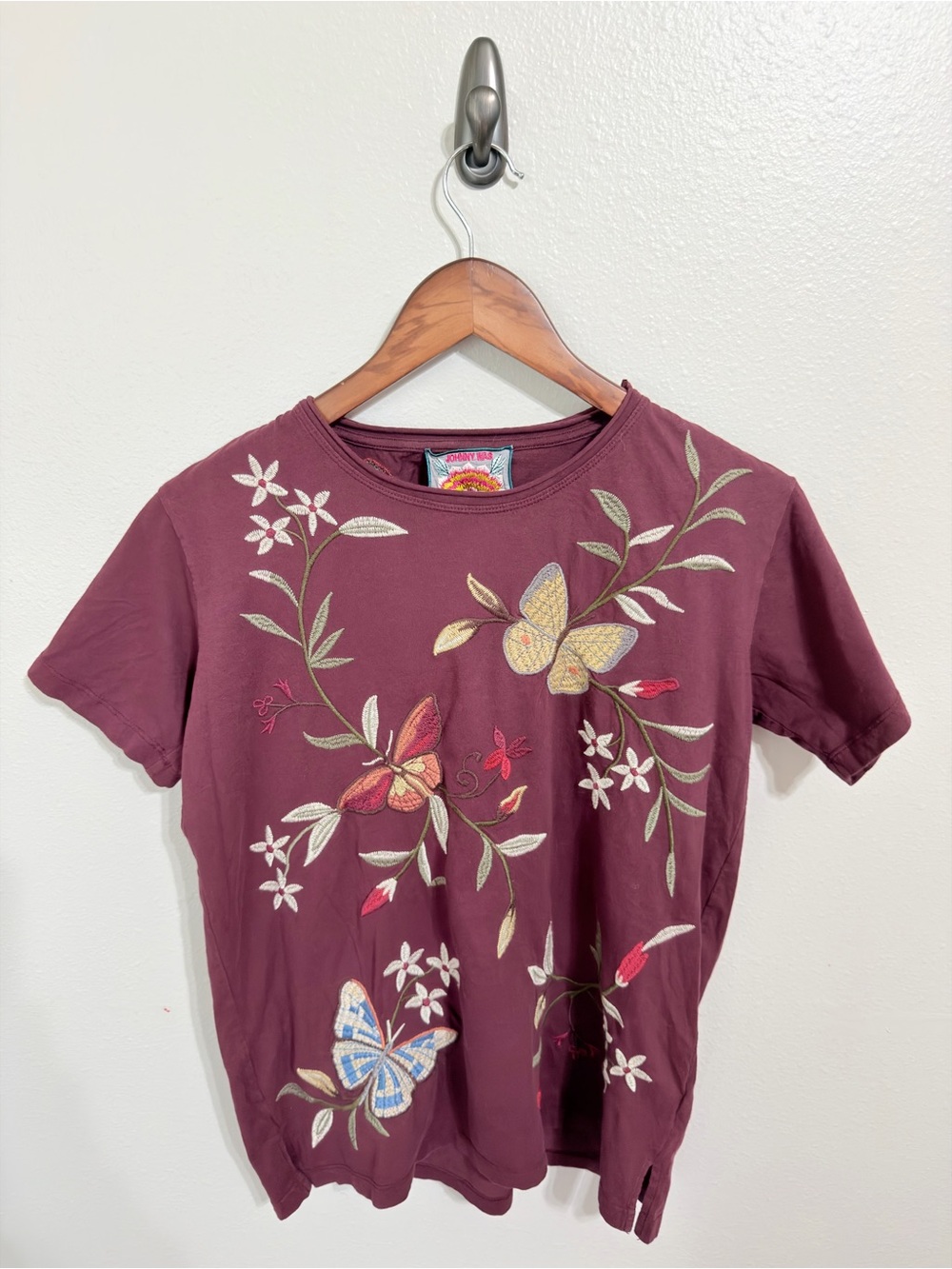 🦋 JOHNNY WAS Penelope Butterfly Embroidered Tee 🦋